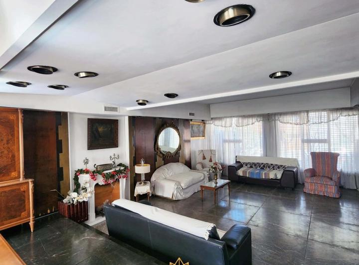 Casa · 370m² · 4 Ambientes · 2 Cocheras