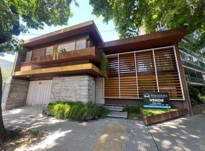 Casa · 270m² · 8 Ambientes · 1 Cochera
