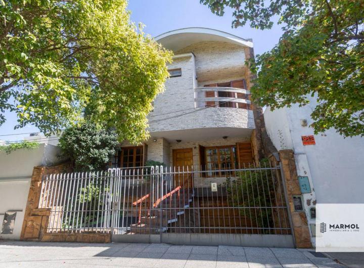 Casa · 256m² · 4 Ambientes · 3 Cocheras