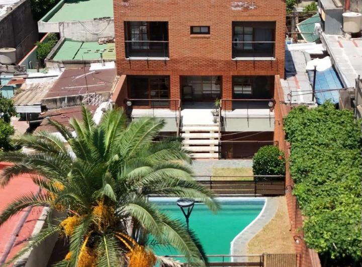 Casa · 720m² · 8 Ambientes · 3 Cocheras