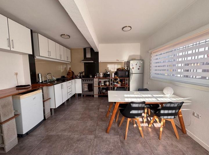 Casa · 160m² · 6 Ambientes · 2 Cocheras