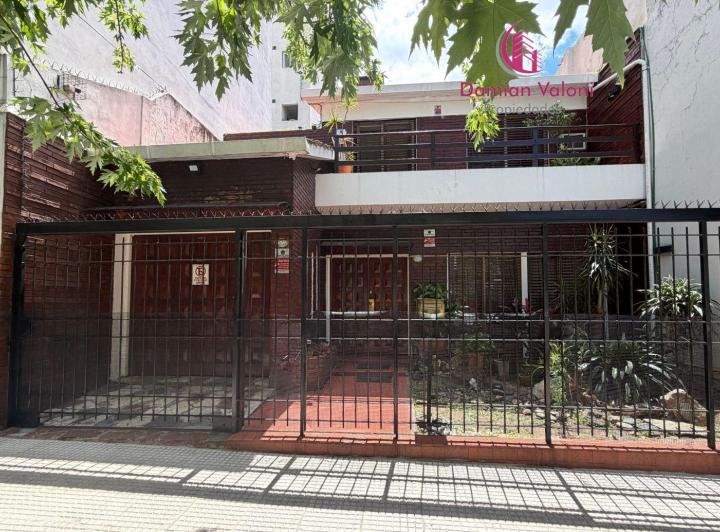 Casa · 300m² · 4 Ambientes · 1 Cochera