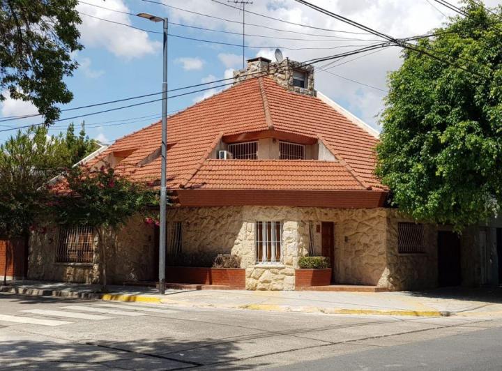 Casa · 209m² · 6 Ambientes · 1 Cochera