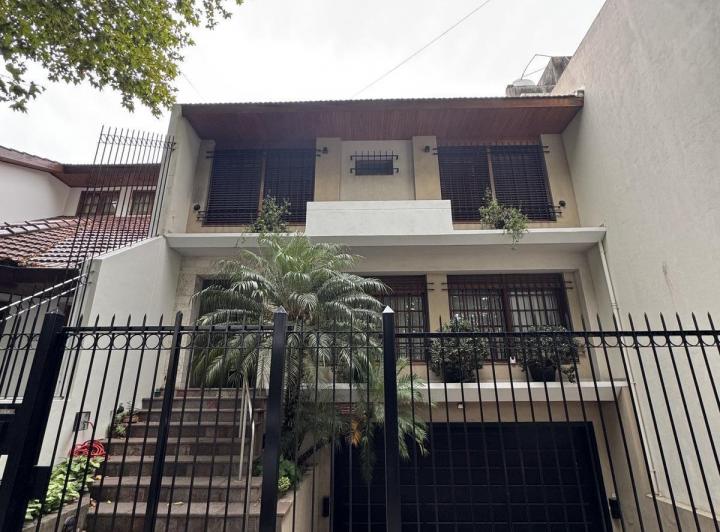 Casa · 315m² · 5 Ambientes · 2 Cocheras