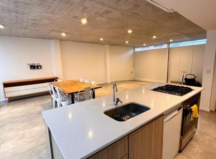 Casa · 220m² · 4 Ambientes · 2 Cocheras