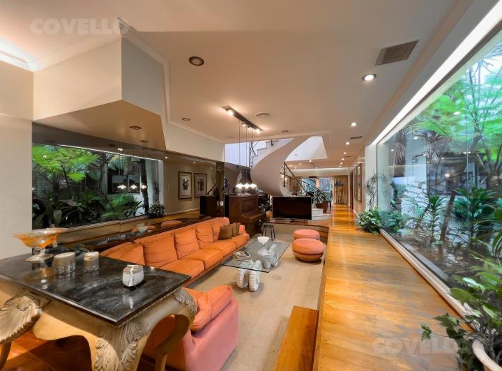 Casa · 565m² · 7 Ambientes · 2 Cocheras