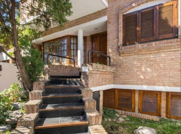 Casa · 500m² · 5 Ambientes · 2 Cocheras