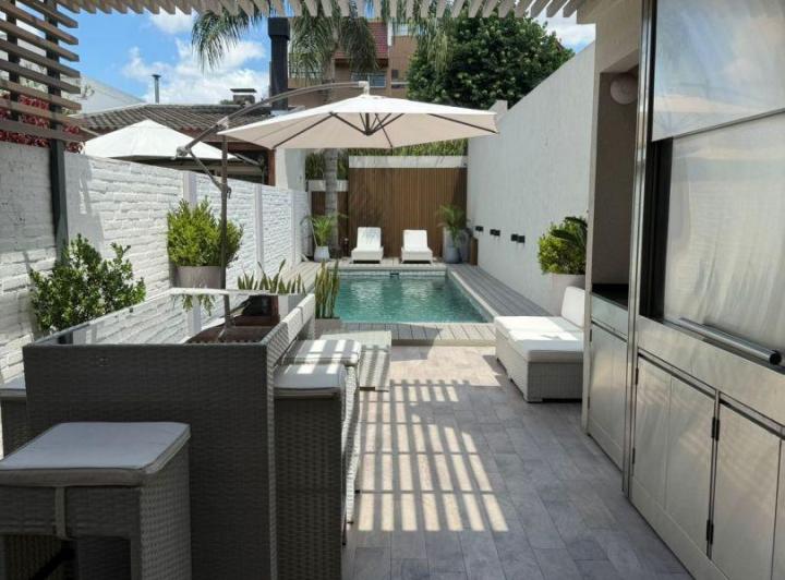 Casa · 170m² · 4 Ambientes · 3 Cocheras