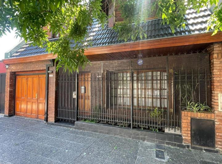 Casa · 150m² · 4 Ambientes · 2 Cocheras