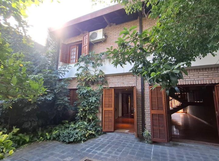 Casa · 248m² · 6 Ambientes · 1 Cochera