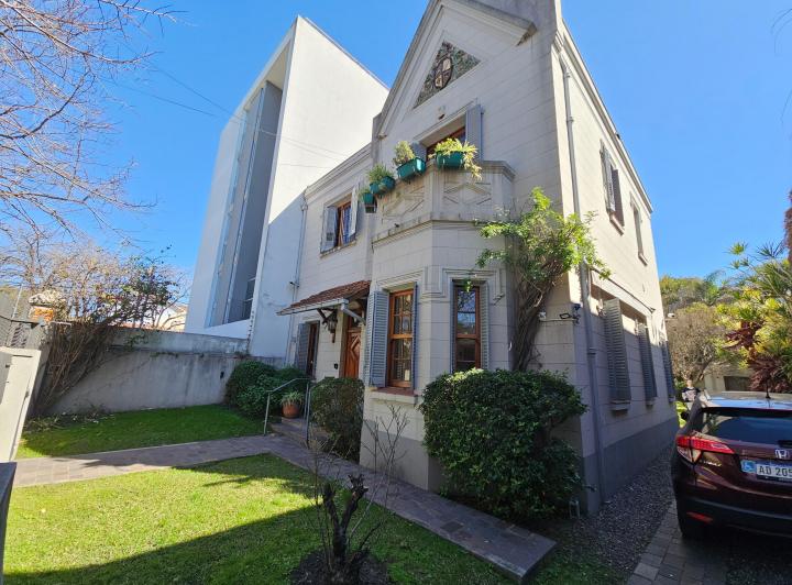 Casa · 336m² · 5 Ambientes · 4 Cocheras