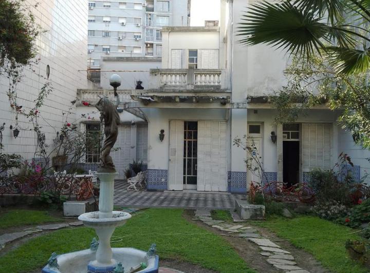 Casa · 450m² · 8 Ambientes · 1 Cochera