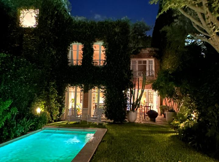 Casa · 350m² · 5 Ambientes · 1 Cochera