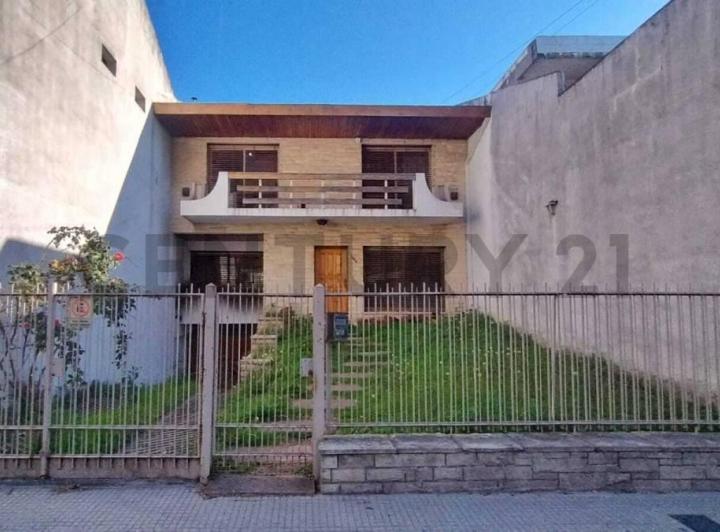 Casa · 237m² · 4 Ambientes · 2 Cocheras