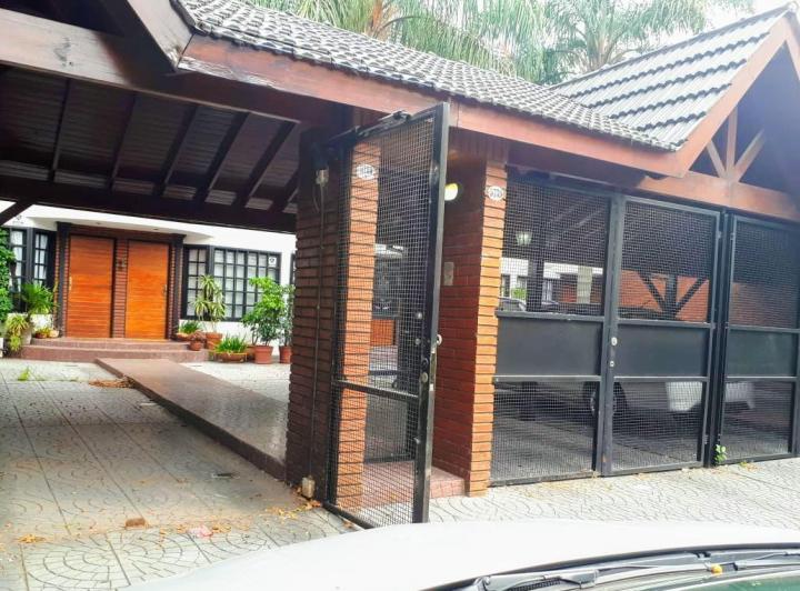 Casa · 120m² · 5 Ambientes · 2 Cocheras