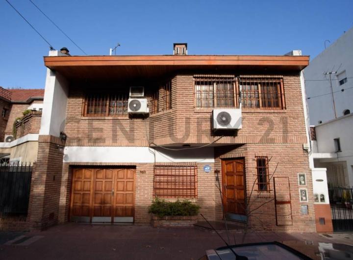 Casa · 246m² · 6 Ambientes · 4 Cocheras