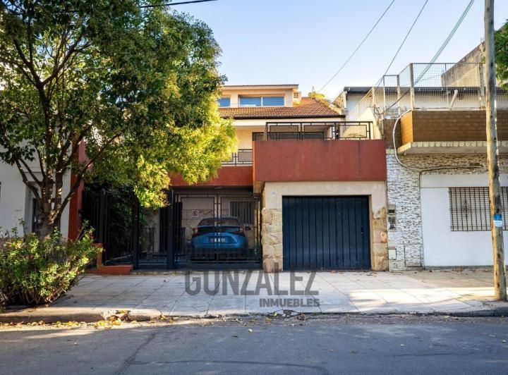 Casa · 328m² · 4 Ambientes · 2 Cocheras