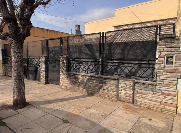 Casa · 185m² · 3 Dormitorios · 2 Cocheras