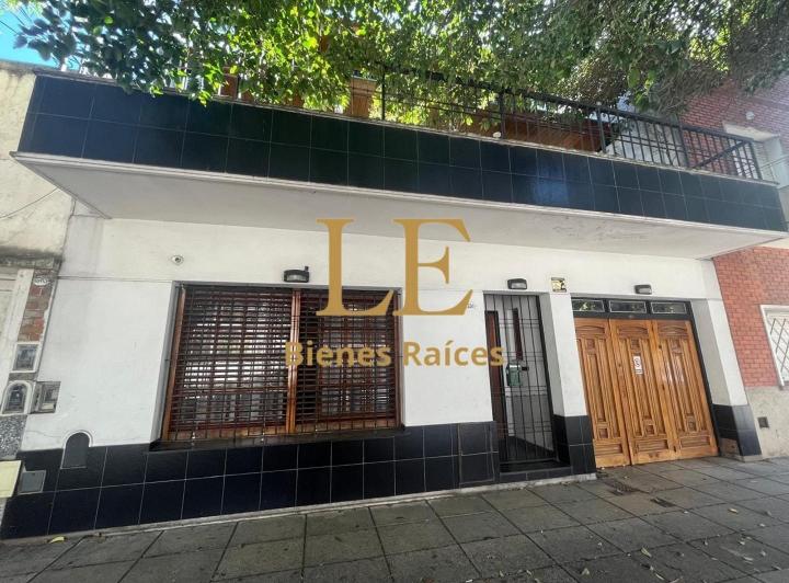 Casa · 240m² · 4 Ambientes · 1 Cochera