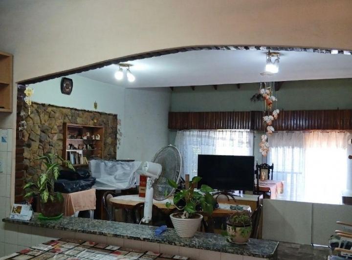 Casa · 200m² · 8 Ambientes · 8 Cocheras