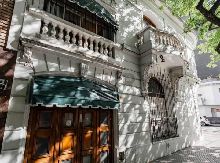 Casa · 350m² · 9 Ambientes