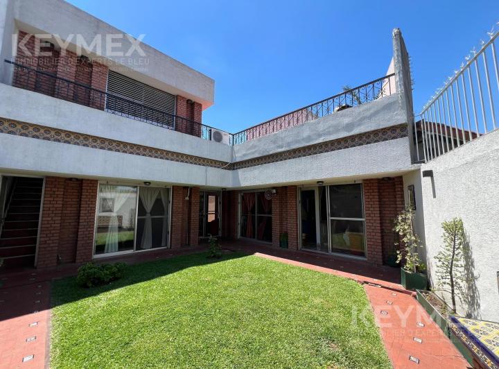 Casa · 290m² · 6 Ambientes · 2 Cocheras