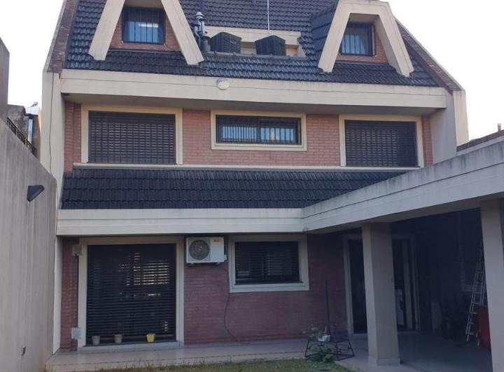 Casa · 400m² · 7 Ambientes · 2 Cocheras