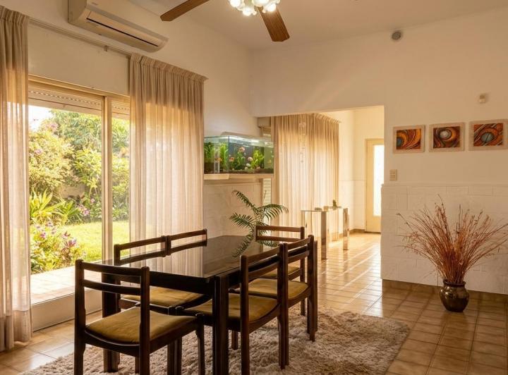 Casa · 375m² · 5 Ambientes · 2 Cocheras
