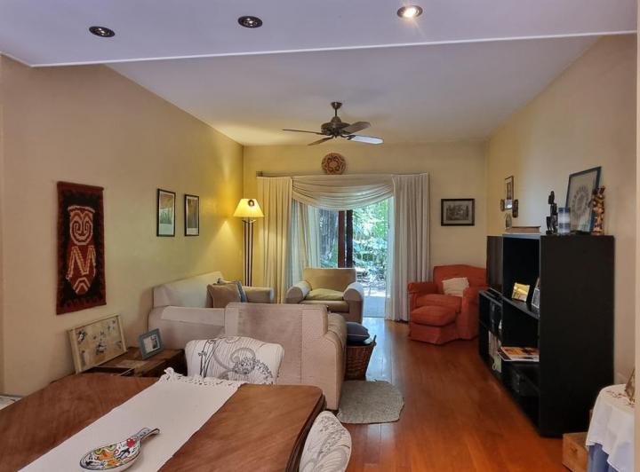 Casa · 370m² · 8 Ambientes · 2 Cocheras