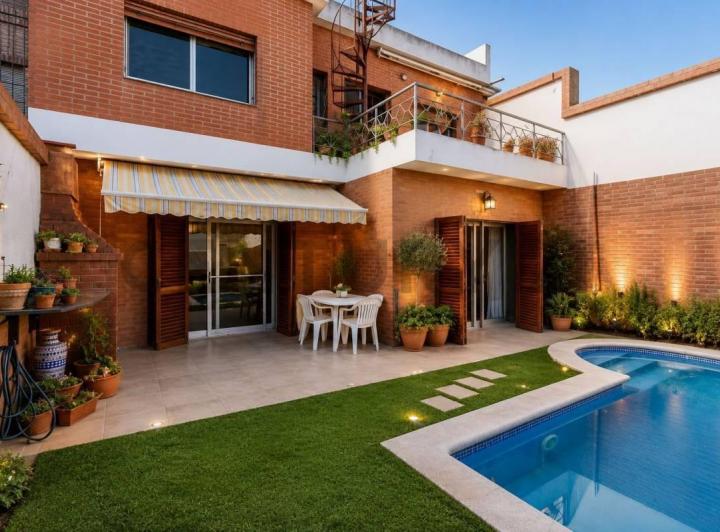Casa · 217m² · 5 Ambientes · 2 Cocheras