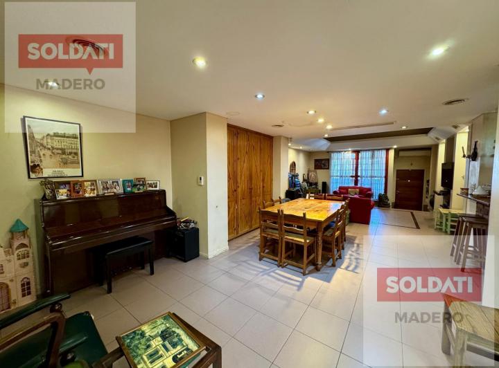 Casa · 360m² · 11 Ambientes · 1 Cochera