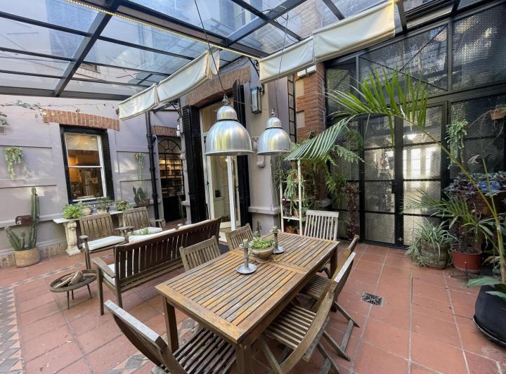Casa · 300m² · 7 Ambientes · 3 Cocheras