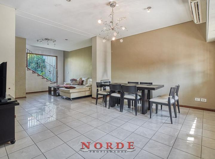 Casa · 179m² · 5 Ambientes · 1 Cochera