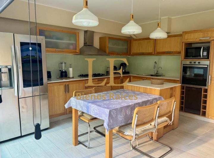 Casa · 190m² · 5 Ambientes · 1 Cochera