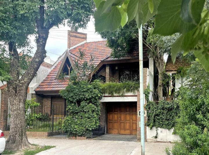 Casa · 232m² · 4 Ambientes · 1 Cochera