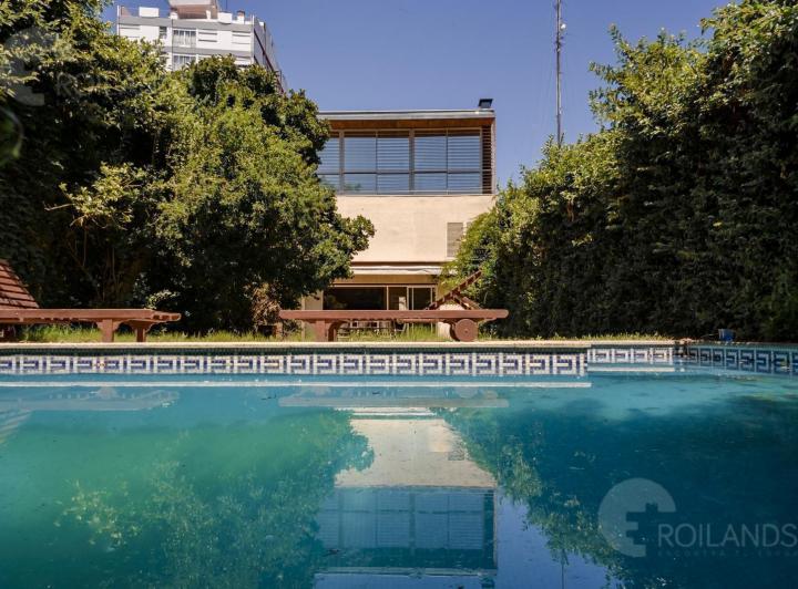 Casa · 500m² · 8 Ambientes · 2 Cocheras