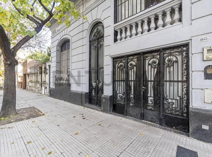 Casa · 298m² · 6 Ambientes · 1 Cochera