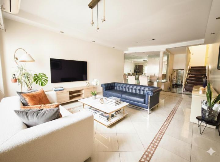 Casa · 104m² · 4 Ambientes · 2 Cocheras