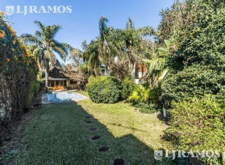 Casa · 374m² · 5 Ambientes · 2 Cocheras