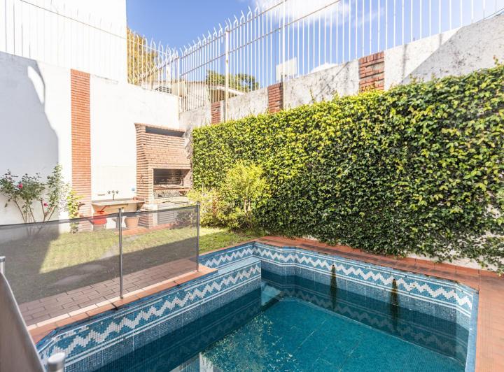 Casa · 236m² · 5 Ambientes · 4 Cocheras