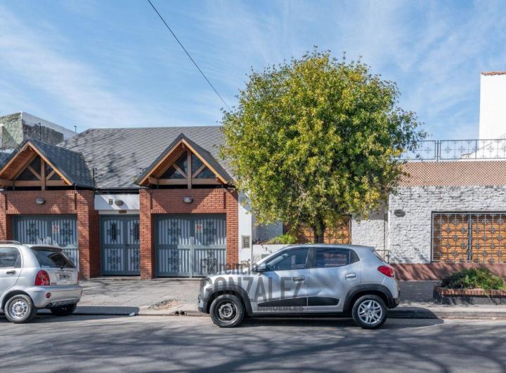 Casa · 300m² · 4 Ambientes · 2 Cocheras