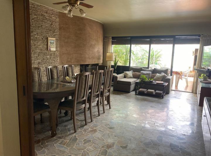 Casa · 280m² · 8 Ambientes · 1 Cochera