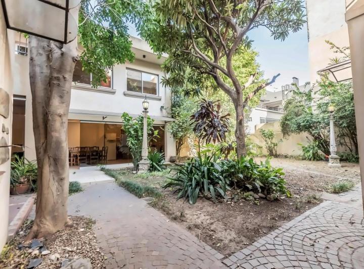 Casa · 440m² · 6 Ambientes · 4 Cocheras