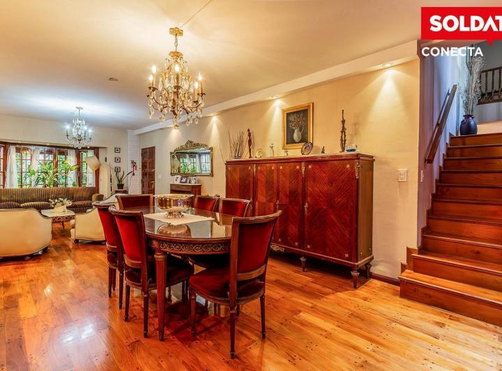 Casa · 232m² · 6 Ambientes · 1 Cochera