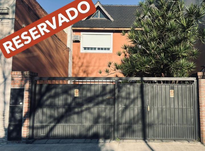 Casa · 240m² · 5 Ambientes · 2 Cocheras
