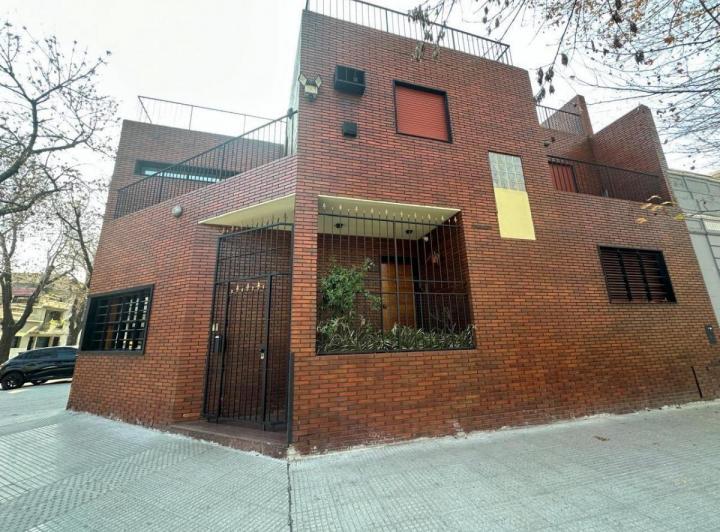 Casa · 26ha · 5 Ambientes · 3 Cocheras