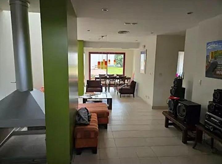 Casa · 177m² · 5 Ambientes · 1 Cochera