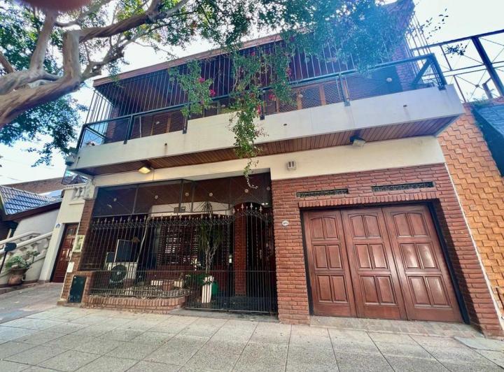 Casa · 383m² · 5 Ambientes · 2 Cocheras