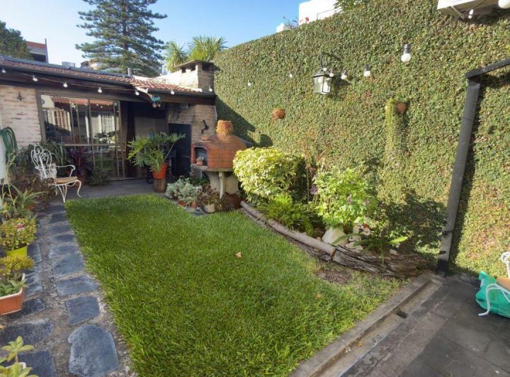 Casa · 102m² · 4 Ambientes · 1 Cochera