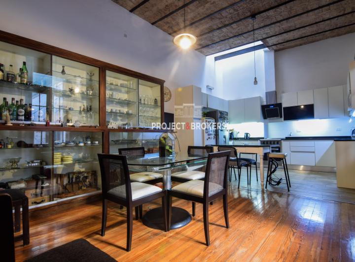 Casa · 160m² · 6 Ambientes · 2 Cocheras